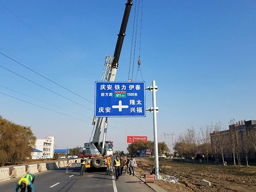 淮南淮南道路护栏网网片该如何进行正确的选购呢？